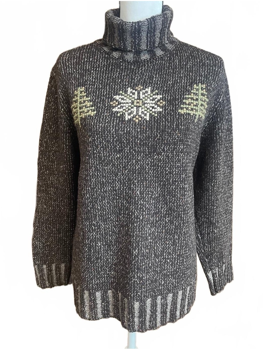 Woolrich sweater with winter cross-stitch design XL
